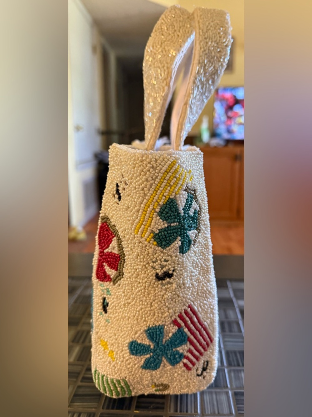 HANDCRAFTED IN INDIA White Beaded Tote Bag Featuring Playful Summer-like Motifs - Picture 6 of 9